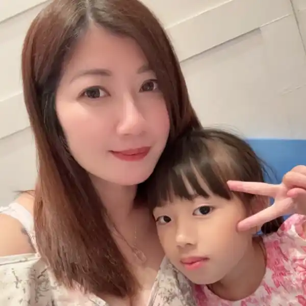 喜宴賓客拍的照片 並套用揪愛拍主題相框系統